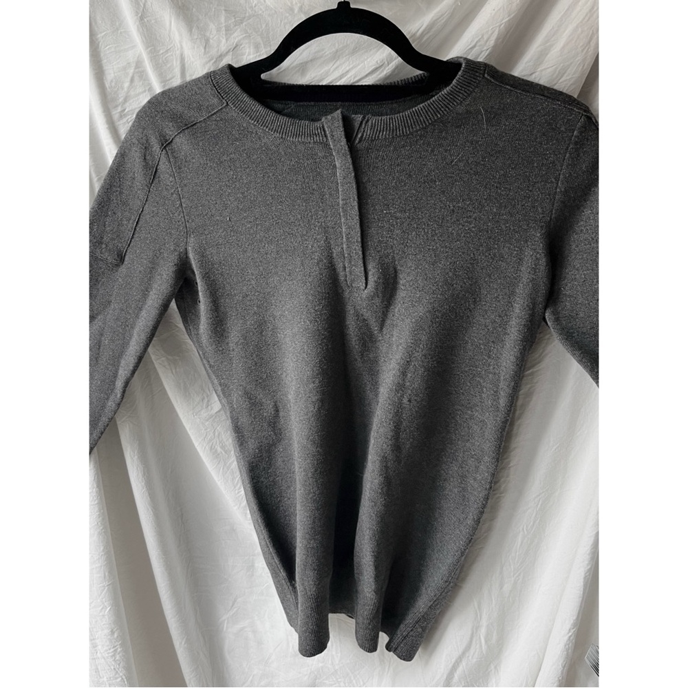 gray victorinox basic crew sweater / henley